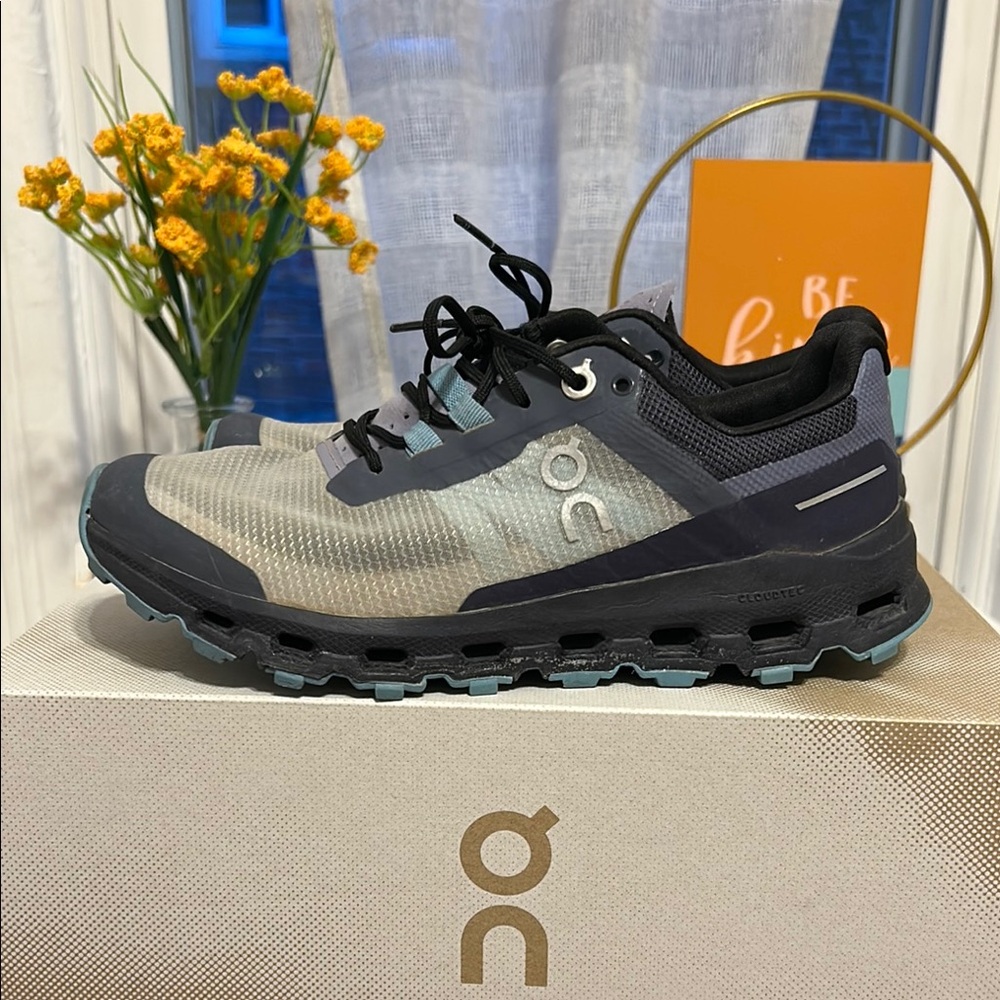 Gently used On Running woman's running shoe size 6